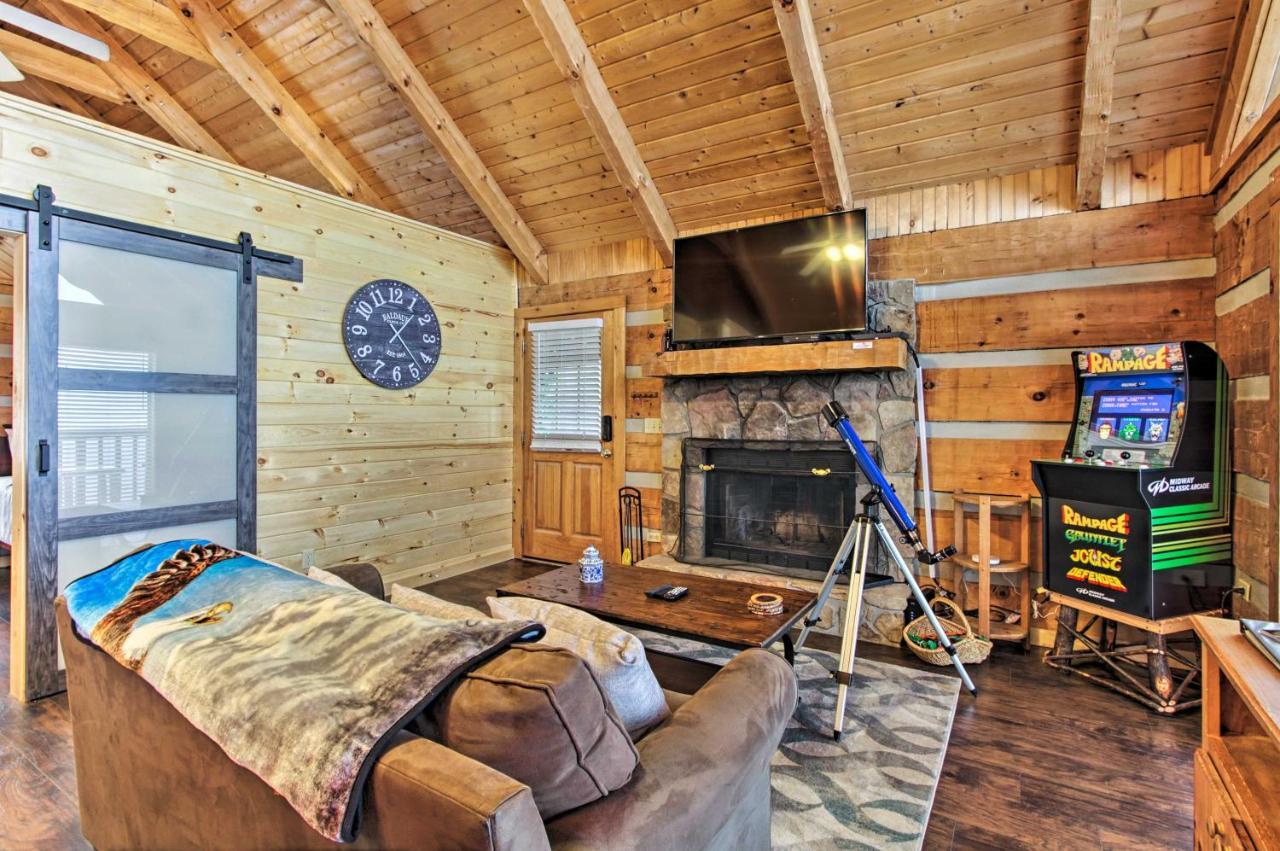 Sevierville Cabin With Private Hot Tub And Fireplace! Экстерьер фото