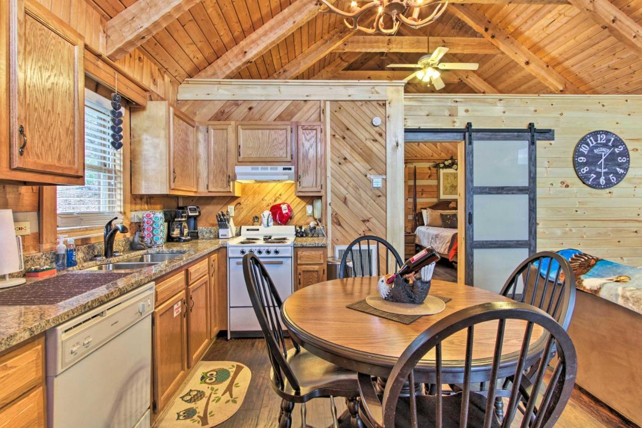 Sevierville Cabin With Private Hot Tub And Fireplace! Экстерьер фото