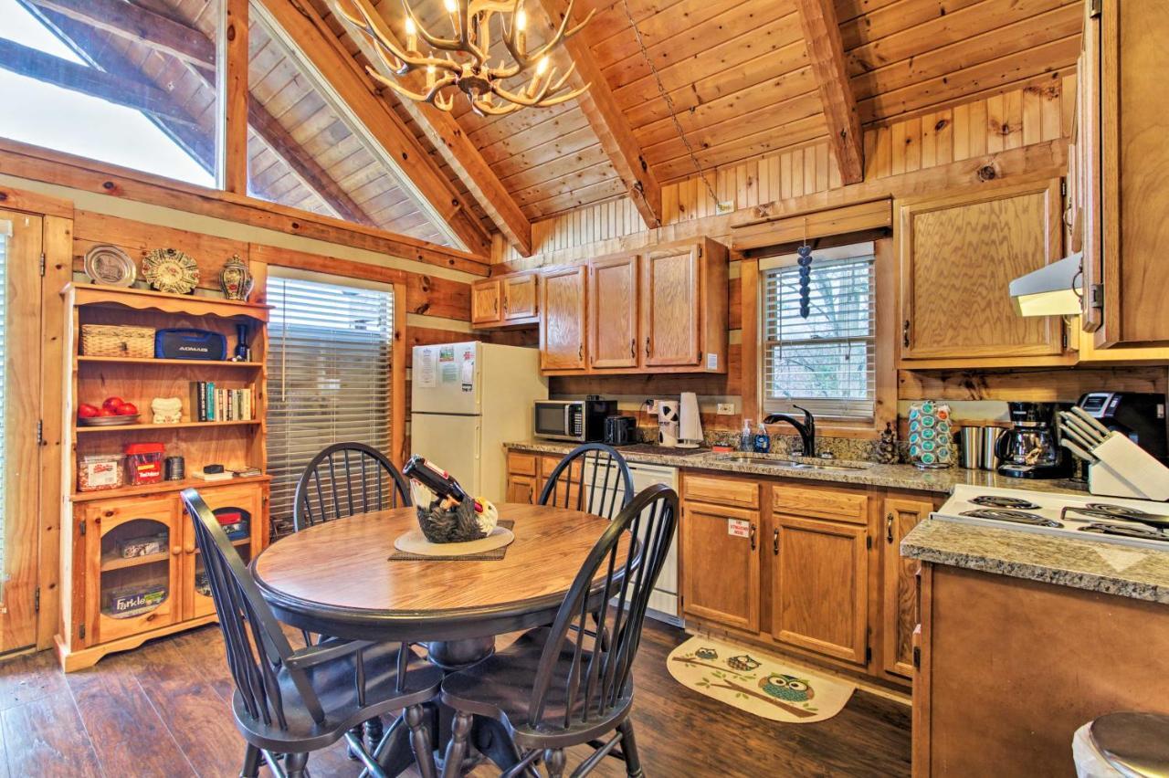 Sevierville Cabin With Private Hot Tub And Fireplace! Экстерьер фото
