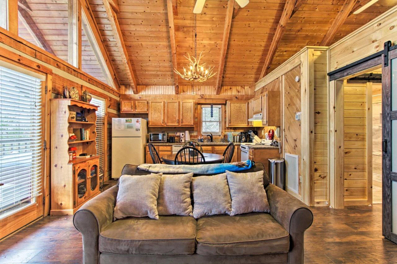 Sevierville Cabin With Private Hot Tub And Fireplace! Экстерьер фото